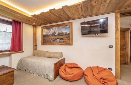 Sauze d'Oulx Chalet De Ski | Appartement cosy à Sauze d'Oulx avec jardin clôturé