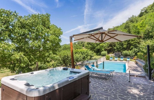 Piobbico Villa | Villa moderne à Piobbico avec piscine