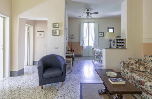 Palaia Maison | Belvilla by OYO CASA ROSSA 8 pax