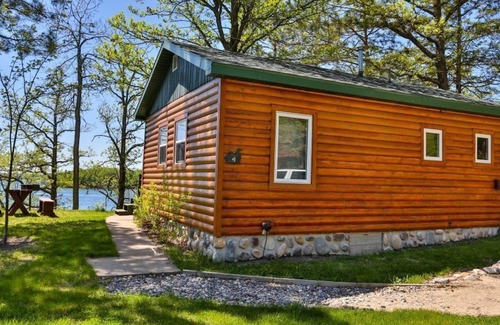 Puposky Cabine | Bemidji Lakefront Retreat - Sunset Views & Prime Fishing Location
