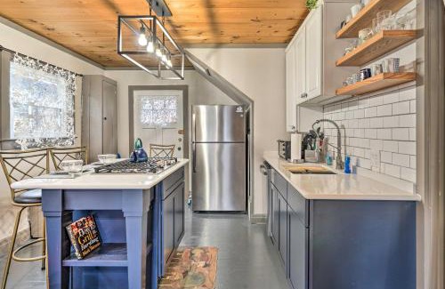 Bemus Point Appartement | Bemus Point Vintage Suite with Soaking Tub and Kitchen