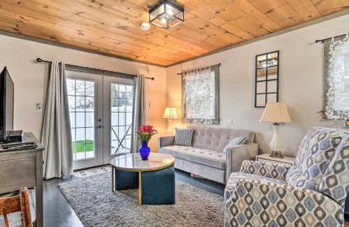 Bemus Point Appartement | Bemus Point Vintage Suite with Soaking Tub and Kitchen