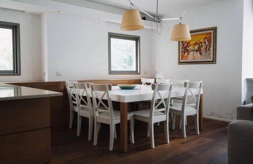 Tel Aviv Appartement | Ben Gurion 2 Bedroom With Free Parking By Vacay