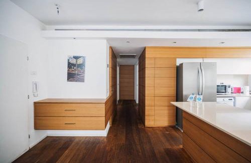 Tel Aviv Appartement | Ben Gurion 2 Bedroom With Free Parking By Vacay