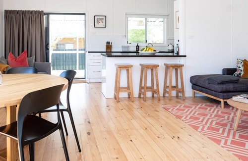 Bendalong Maison | Bendy Beach House allows a pet.