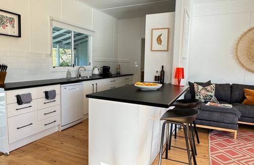 Bendalong Maison | Bendy Beach House allows a pet.
