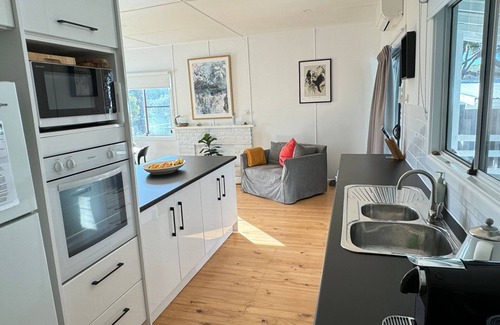 Bendalong Maison | Bendy Beach House allows a pet.