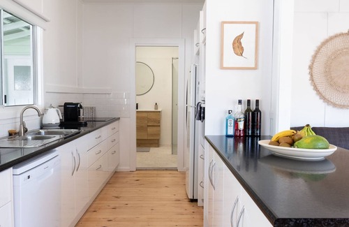 Bendalong Maison | Bendy Beach House allows a pet.