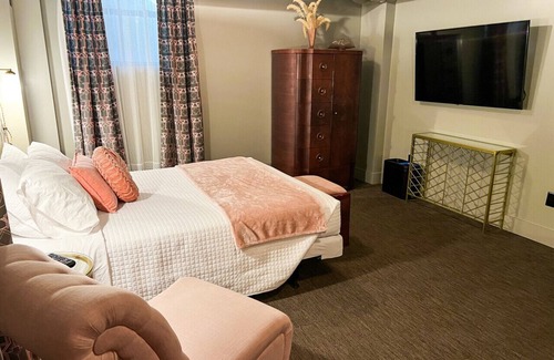 East Aurora Hôtel | Beneath The Bank- All Five Rooms