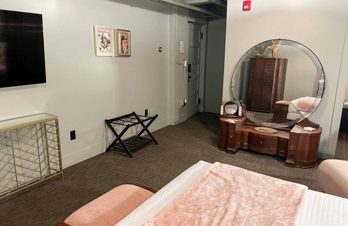 East Aurora Hôtel | Beneath The Bank- All Five Rooms