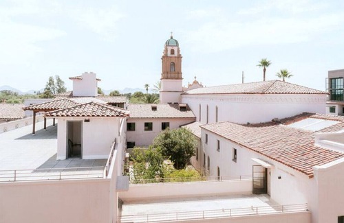 Miramonte Appartement | NEW Stunning Loft w/ FAST Internet & POOL By UofA