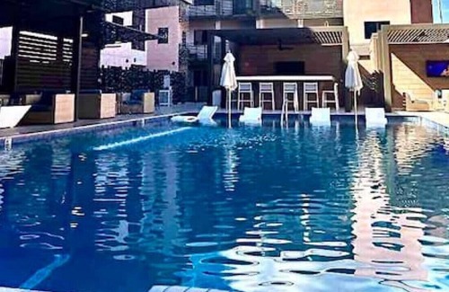 Miramonte Appartement | NEW Stunning Loft w/ FAST Internet & POOL By UofA