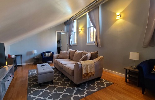 Benton Park Copropriété | Benton Park Bliss: 2BR Condo to Unwind and Explore