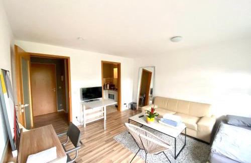 Schoenefeld Appartement | BER, Quiet, Green, View, near Terminal, Berlin parking