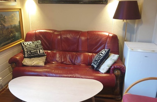 Forde Maison | Berge Laila's Private Apt. Koselig Overnatting i Privat Bolig Sentral i Førde