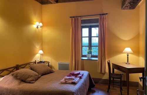 Sauvagny Maison | Bergerie restaurée avec cheminée, jardin clos, animaux acceptés - FR-1-489-13