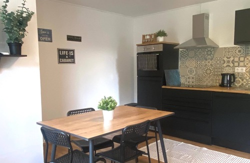 Grafenbach Appartement | Bergluft TOP 3 Modern Apartment with 2 bedrooms - Wi-Fi, Parking & 24h Check-in