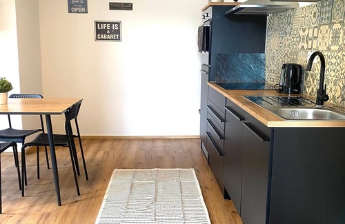 Grafenbach Appartement | Bergluft TOP 3 Modern Apartment with 2 bedrooms - Wi-Fi, Parking & 24h Check-in