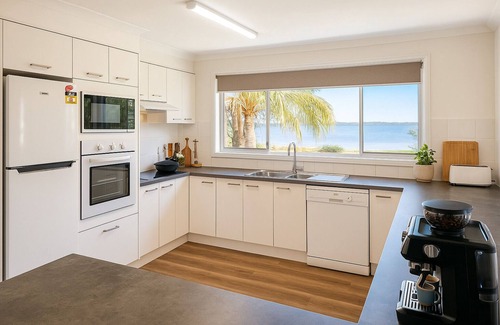 Berkeley Vale Maison | Berkeley Waterfront: Boater’s & Family’s Paradise