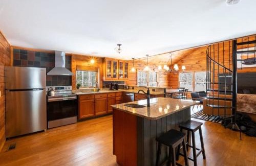 Becket Maison | Berkshire Vacation Rentals: Private Cabin On Over 12 Acres Of Woods