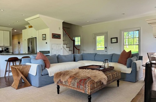 Great Barrington Maison | Contemporary 3-bedroom home with views, fireplace & close to Butternut Ski area
