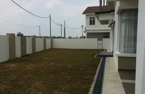 Daerah Kulai Maison | Accueil Google près de l'aéroport international de Senai et du parc