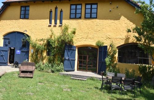 Neu Bartelshagen Appartement | Besondere Ferienwohnung Bibliothek in Buschhagen, cleaning included