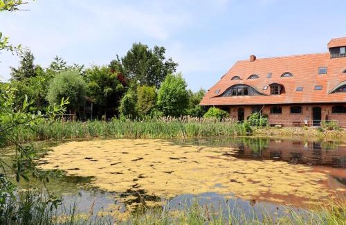 Neu Bartelshagen Appartement | Besondere Ferienwohnung Bibliothek in Buschhagen, cleaning included