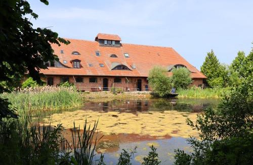 Neu Bartelshagen Appartement | Besondere Ferienwohnung Bibliothek in Buschhagen, cleaning included