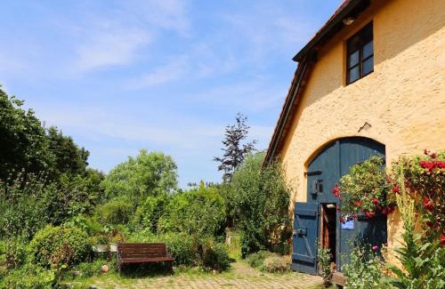 Neu Bartelshagen Appartement | Besondere Ferienwohnung Bibliothek in Buschhagen, cleaning included