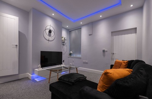 Burslem Maison | Bespoke 2-Bed House in Stoke-on-Trent
