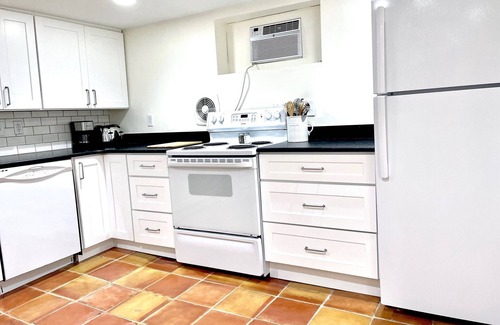West Hyattsville Appartement | Best Apt in Chevy Chase DC Big Sleeps 4-5, 4 blks to Metro