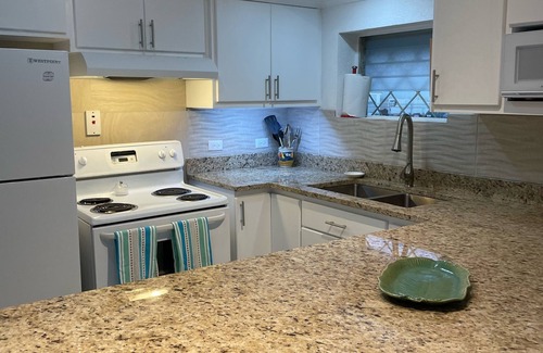 Spring Garden Appartement | Best Balcony On the Beach! Beachfront at It’s Best!