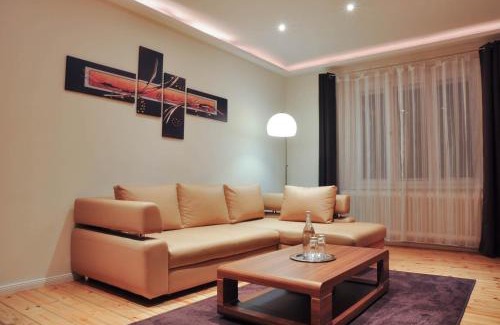 Tempelhof-Schoeneberg Appartement | Best City Home Near Checkpoint Charlie