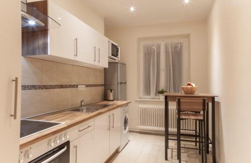 Tempelhof-Schoeneberg Appartement | Best City Home Near Checkpoint Charlie