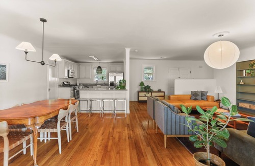 Faubourg Delassize Appartement | Best Garden District Location - Steps to Street Car!