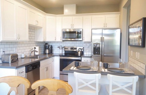 Parkland Maison | Best House in Parkland. 4br Sleeps 10. Brand New!
