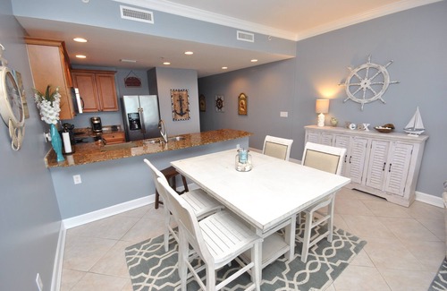 Upper Grand Lagoon Copropriété | Détente - 2 BR 2 BA BA Condo avant avec de superbes vues 1300 Sq Ft