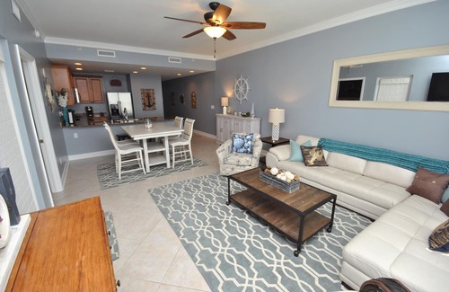 Upper Grand Lagoon Copropriété | Détente - 2 BR 2 BA BA Condo avant avec de superbes vues 1300 Sq Ft