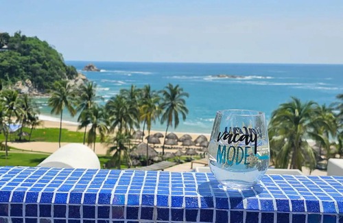Santa Maria Huatulco Copropriété | Best Location on Property ~ Beachfront ~ Private Pool ~ Top Floor Corner Unit