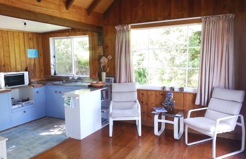 Tuateawa Cottage | Meilleur emplacement 2013 Gold Piwa ~ Castaway Cottage