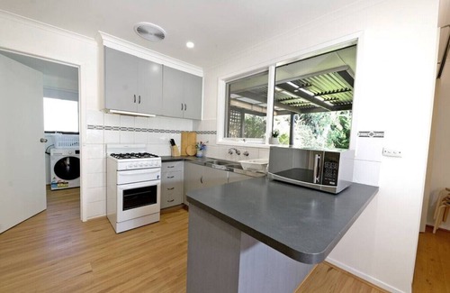 Endeavour Hills Maison | Best Location Entire House Huge parkland doorstep