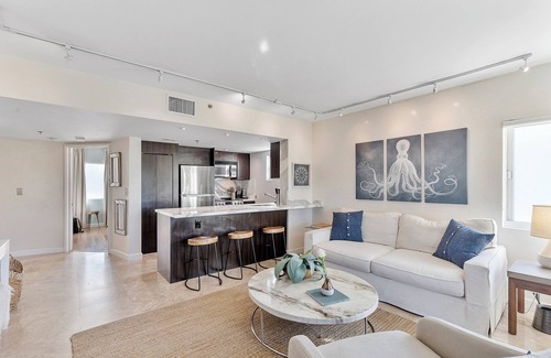 South Pointe Copropriété | MEILLEUR EMPLACEMENT! Condo familial dans le sud du cinquième avec parking et buanderie