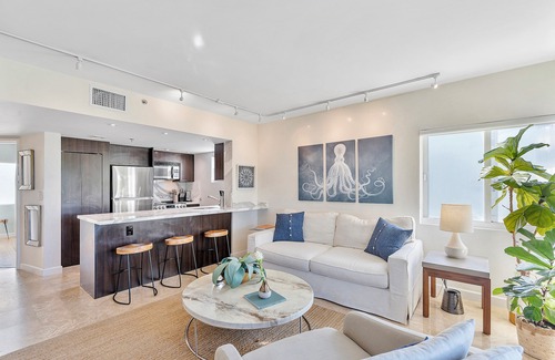 South Pointe Copropriété | MEILLEUR EMPLACEMENT! Condo familial dans le sud du cinquième avec parking et buanderie