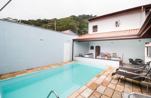 Centro Maison | Meilleur emplacement à Caraguá avec piscine - 5 chambres - Jusqu'à 20 personnes