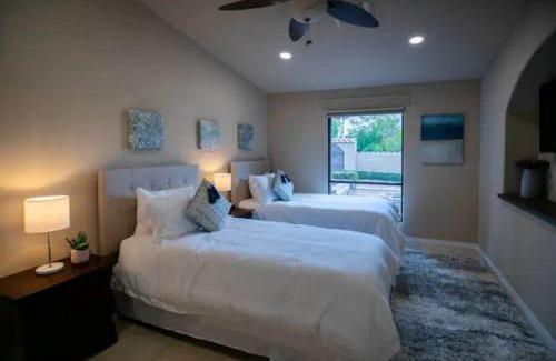 Village Estates Maison | Best Location in Scottsdale, 8 Bedroom House, Heated Pool, Spa, Game room, BBQ, Putting Green