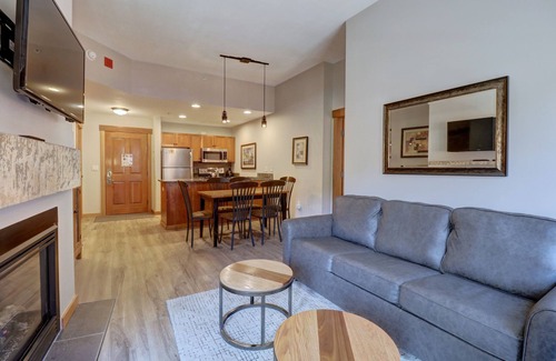 Copper Mountain Village Copropriété | Best Location On The Mountain, Amazing View - CO204 by RedAwning