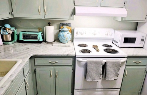 Old Town Maison | BEST location Quiet Cottage Pets Kitchen