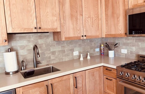Rockridge Maison | BEST neighborhood in Rockridge! Walk to everything