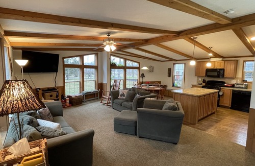 New Paltz Maison | Le meilleur des deux mondes! Vues incroyables et une promenade facile en ville!